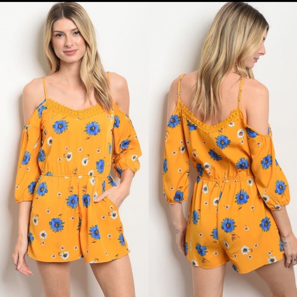 😍Mustard Yellow Romper w/pockets!